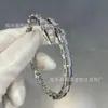 Pulseira Baojia V Dourada em Formato de Cobra Banhada a Ouro Rosé 18K Pulseira Cobra Aberta com Diamante Elástica Não Desbota Joia Popular