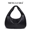Bolso Tejido a Mano Europeo y Americano Nuevo de Gran Capacidad para Viajeros, Portátil, Tipo Dumpling, Moderno, Versátil, de un Solo Hombro, Axilar, Media Luna