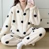 Pijama de Otoño e Invierno para Mujer, Terciopelo Coral, Nuevo 2025, Conjunto de Ropa para el Hogar Espesa de Franela con Lunares Que Se Puede Usar Afuera