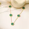 Corrente de Clavícula Dourada Elegante, Simples e Versátil de Aço Inoxidável com Trevo de Quatro Folhas da Sorte e Flor de Cinco Pétalas para Mulheres, Colar de Alta Qualidade