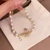 Pulsera de Mariposa y Perla con Circonita Bañada en Oro Real de 18 Quilates para Mujer, Gama Alta, Lujo Ligero, Pulsera Elegante, Joyería de Mano Exquisita Estilo Francés
