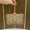 Bolso de noche lujoso y elegante, un bolso de mano sofisticado para socialités, con intrincada artesanía y exquisitos detalles, un clutch de moda y lujoso con incrustaciones de diamantes, un bolso de mano para mujer