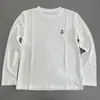 Gatinho Red Hat Camiseta Branca Gola Redonda Manga Longa Primavera Nova para Mulheres com Pequeno Bordado Solta Casual Versátil