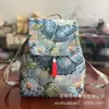 Mochila de estilo étnico de Yunnan color arena, bolsa de viaje y ocio para mujer, nuevo diseño con bordado de hilo dorado, un imprescindible para vendedores ambulantes