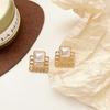 Vintage Retro ~ Estilo de Hong Kong Pérola de Formato Especial Prata Broche Brinco Studs Elegante Elegante Nicho Sentido Avançado Brincos Clipe de Orelha Feminino