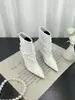Botas de Pierna de Pantalón Plisada de Tacón Alto con Punta Fina de Diseño de Nicho 2026 Otoño/Invierno Estilo Europeo y Americano Tacón Fino Botines Blancos Fruncidos