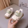 Zapatos de verano para bebé al caminar, anti-patada, zapatos de malla transpirable para niños y niñas, zapatos para bebé, lindos zapatos infantiles de dibujos animados