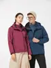 Chamarra con capucha y forro desmontable tres en uno para hombre, a prueba de viento e impermeable, adecuada para senderismo y montañismo al aire libre, estilo moderno
