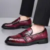 Tamanho grande transfronteiriço 48 novos sapatos de couro britânicos retrô fivela personalizada sapatos formais masculinos sapatos de negócios sapatos de peça única de luxo leve da moda