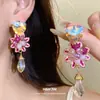 Brincos de agulha de prata com pingentes de gota d'água floral com aplicação de óleo e cravejados de diamantes, brincos de estilo infantil fresco e doce, brincos com sensação de luxo leve e de alta qualidade