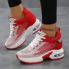 Nuevos Zapatos Casuales de Mujer de Otoño del Fabricante con Aumento Oculto de Altura, Tenis Transpirables de Tejido Volador con Suela Gruesa, Zapatos de Mujer Antideslizantes con Tacón Cuadrado para Ventas Transfronterizas