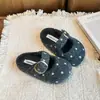 Nuevas Pantuflas de Otoño/Invierno 2026 para Niñas Punta Redonda de Moda Versátiles Casuales de Algodón con Lunares Pantuflas Versátiles de Punta Cerrada