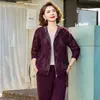 Conjunto deportivo para mujer de mediana edad y mayor, primavera y otoño, chaqueta con capucha, nuevo estilo 2026, ropa para madre, ropa de otoño, conjunto de chándal para correr, conjunto de dos piezas