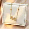 Pulsera Entrelazada de Zirconia con Figura de Infinito de Ocho Completamente Diamantada Estilo Europeo y Americano, Collar de Acero de Titanio Simple de Alta Gama de Lujo Ligero, No se Desvanece, Estilo Ins