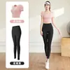 Conjunto de outfit de yoga de manga corta de secado rápido para verano, sensación de piel desnuda, hecho a medida con almohadillas en el pecho, hermoso diseño en la espalda, top deportivo para correr y fitness