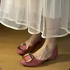 Zapatos Mary Jane con punta cuadrada francesa y aumento interno de altura, zapatos nuevos para mujer con hebilla metálica, charol, zapatos planos de corte bajo para personas menudas