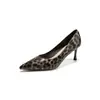 6316A Tacones Altos Estampado de Leopardo para Mujer Punta Fina Tacón de Aguja Boca Baja Zapatos de Salón Sexy Salvaje Estilo Europeo y Americano Discoteca Fiesta Zapatos para Mujer