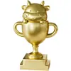 Taza de Trofeo de Vaca de Resina Decoración de Escritorio Celebración de Competencia Estudiantil Creativa Linda Adornos Regalo para el Día del Maestro