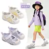 Sandalias Nuevas de Verano 2026 para Niñas Zapatos Frescos de Verano para Niños Zapatos Cerrados para Niños Grandes Zapatos Deportivos Transpirables Suela Suave Versátiles