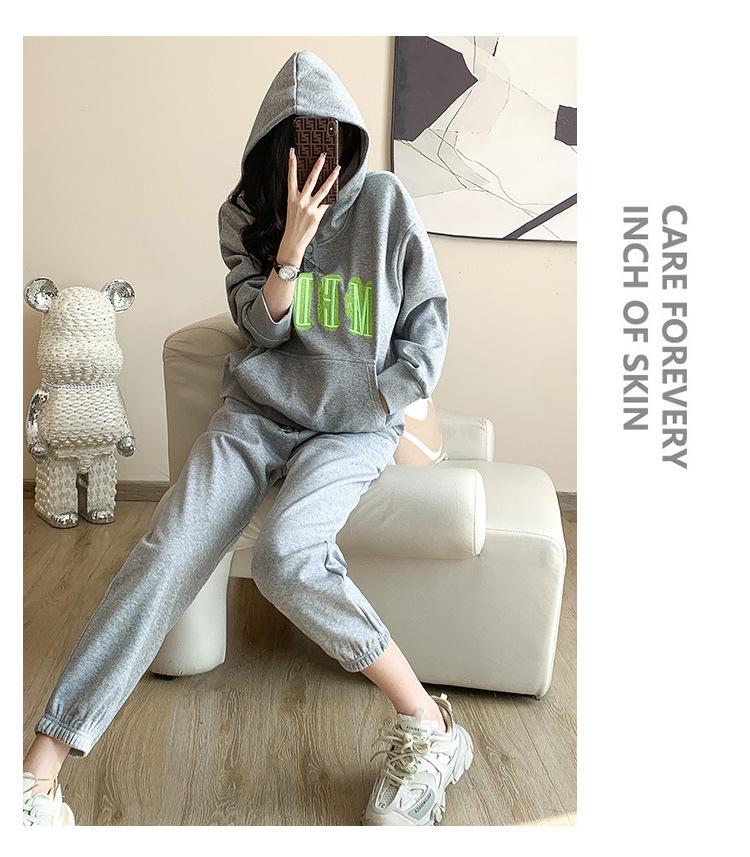 跨境淘货源分销2024秋冬季新款街头潮流减龄小个子爆款欧货网红款运动套装休闲运动气质休闲时尚流行新款秋装秋装女装时尚套装套装女装秋季套装女套装女女士运动服女装两件套套装卫衣套装休闲套装秋季套装女装时尚套装盐系休闲套装女装2024百搭设计感小众洋气欧货阿里国际站跨境采购Cross-border, shopping source, foreign trade, export, distribution 2024 fall, winter, new, street trend, explosive, European goods, network red, sportswear, leisure sports, temperament leisure, fashion popular, new autumn wear, autumn women's wear, fashion suit, women's wear, women's wear, women's wear, women's sportswear, women's two-piece, hoodie suit, casual suit, autumn suit, women's wear, Fashion suit salt department, casual suit women's dress, Ali International Station, cross-border procurement