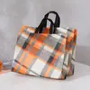 Bolsa No Tejida Laminada Personalizada Engrosada Nueva Empaque de Ropa Compras Regalo Tienda de Ropa para Mujer Bolso de Mano Personalizado