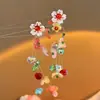 Mariposas Cayendo en Ramas de Primavera~Aretes de Flor de Cristal y Zirconia, Exquisitos Ganchos de Oreja Estilo Corte Francés, Aretes de Lujo Ligero para Mujeres con un Toque de Alta Gama
