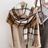 Écharpe Xadrez de Faux Cashmere para Liquidação Outono e Inverno Estilo Coreano Novo Ins Retrô Quente de Inverno Cachecol Versátil