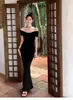 Vestido negro francés de hombros descubiertos estilo diosa verano estilo Hepburn sexy de hombros descubiertos temperamento vestido de cadera cola de pez