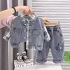 Conjunto de Ropa de Primavera para Niños 2026 Nuevo Elegante Ropa Infantil Moderna Chaleco de Mezclilla para Primavera y Otoño Conjunto de Tres Piezas Moda al por Mayor