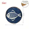 Porta-copos redondo de madeira com peixes pequenos em azul mediterrâneo e branco, tapete antiderrapante resistente ao calor para mesa de jantar em casa