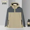 Roupa de trabalho corta-vento e impermeável de inverno com forro de fleece feita sob medida para homens e mulheres, com design de capuz, adequada para montanhismo e trabalho em geral, modelo 8188, disponível para atacado