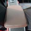 Almohadilla universal para reposabrazos de coche, antiolor y agradable para la piel, de poliuretano universal, con sensación de piel, almohadilla estimulante de espuma viscoelástica para el centro del coche.