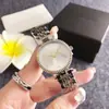 Reloj con Esfera de Nácar, Reloj Artístico de Nicho para Mujer, Correa de Acero, Temperamento Redondo, Versátil, Sencillo, Lujo Ligero, Reloj de Cuarzo a la Moda