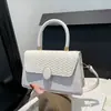 Otoño 2026 Nuevo de Moda Estética Simple Personalidad Versátil Retro Moda Bolso Cruzado de un Solo Hombro de Mano Pequeño Cuadrado para Mujer