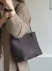Elegante bolsa de balde com padrão trançado para mulheres, novo modelo 2026, grande capacidade, bolsa de mão fashion, bolsa versátil para o dia a dia.