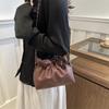 2024 Nova Moda bolsa de ombro casual estilo ocidental crossbody este ano popular bolsa de balde de corrente simples para mulheres
