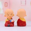 Figura de Monje Budista Pequeño Estilo Chino de Moda Muñeca Inspirada en el Zen Adorno Creativo para Escritorio Más Vendido en Zonas Turísticas Venta al por Mayor desde el Fabricante