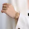 Pulseira de Aço Titânio com Trevo de Quatro Folhas em Toda a Peça para Meninas, Corda Vermelha, Joia de Mão Leve e Exquisita, de Luxo, Não Desbota, Venda Quente Transfronteiriça
