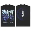 Camiseta con temática de la era temprana de Slipknot (Arte de Miembro de la Banda + Número Icónico "870621345" + Dios)