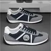 Zapatos de hombre 2026 otoño nuevos tenis deportivos casuales, zapatillas de correr de suela blanda para hombre, slip-on resistentes al desgaste, zapatos de viaje modernos