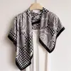 Pañuelo de Seda Diagonal Houndstooth Vintage, Elegante y Versátil Chal con Estampado de Seda Sintética a Prueba de Polvo, Pañuelo para la Cabeza y Bufanda