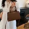 Bolsa Feminina de Viagem Verão Novo Estilo Simples Nicho Grande Capacidade Retro Bolsa de Mão Tote Transversal