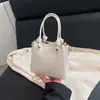 Bolsa de Ombro de Alta Qualidade com Múltiplos Compartimentos para o Dia a Dia, Novo Estilo Inverno 2024, Pequena Bolsa Tote para Itens Essenciais do Trabalho, Bolsa Pequena Feminina de Ombro Cruzado