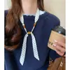 Collar de Bufanda de Seda con Perlas de Lunares Retro para Mujer 2026 Nueva Llegada Diseño de Nicho Cadena para Colgar en el Cuello de Suéter Capa Exterior para Superponer