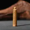 Llavero de Coche Cilíndrico con Forma de Calabaza de Secuoya y Sándalo Verde con el Sutra del Mantra de Mahavairocana en el Interior