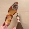Chinelos de Meio Verão Elegantes e Preguiçosos com Strass, Sandálias de Bico Fechado para Uso Externo de Nicho, Novas Chinelas Femininas com Design de Fogos de Artifício
