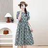 121 Vestido Estilizado y Juvenil de Cuadros Florales con Ceñidor en la Cintura para Mujer, Nuevo Vestido de Verano 2026 de Longitud Media