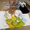 Camisole de Algodão Canelado Costas Nuas Cruzadas com Bojos de Látex Fixos, Caimento Justo, Adequado para Usar em Camadas ou Sozinho