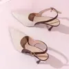 Sandálias Femininas Versáteis Color-Block Verão 2025 Novo Estilo Sapatos de Salto Único com Biqueira Fechada, Calcanhar Aberto, Bico Fino, Adequados para Combinar com Saias