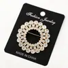 Broche de Aleación de Gama Alta para Mujer, Lujo Ligero con Pedrería, Elegante Pin Fijo Antiexposición, Accesorio para Abrigo con Diseño Floral